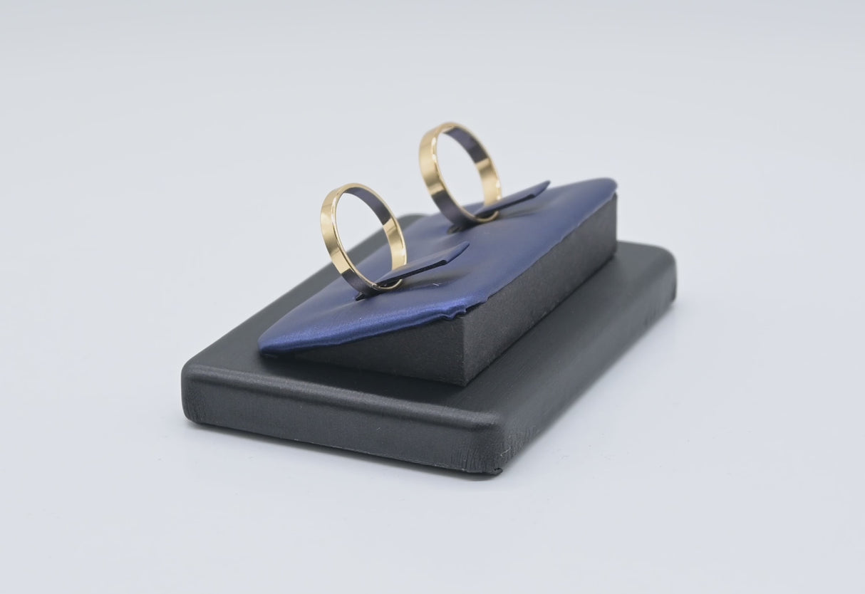 Black & Blue Leatherette Dual Ring Clip Display Stand - 1" Tall